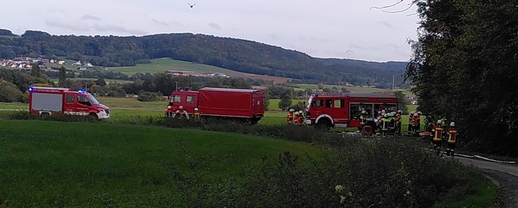 TSF der Feuerwehr Hausheim sowie unser GW-DekonP und LF 16/12  bei der Wasserförderung