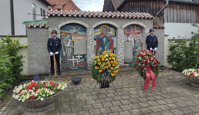 Totengedenken am Kriegerdenkmal Totengedenken am Kriegerdenkmal